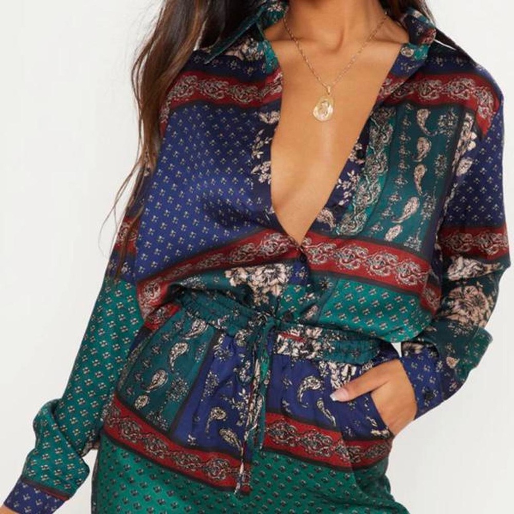 PRETTY LITTLE THING paisley print button down